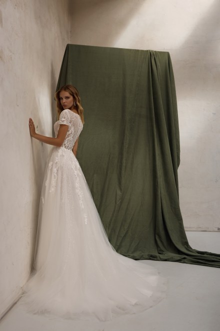 https://www.sposa-lia.com/images/stories/virtuemart/product/per-in white-016-abbi-03.jpg